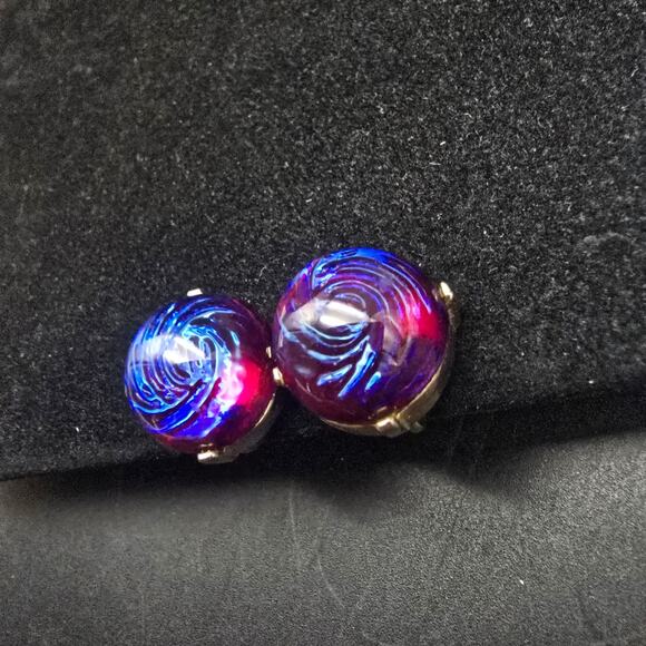 Vintage Dragon's Breath Screw Back Earrings Purple Blue Cabochon - Picture 2 of 8